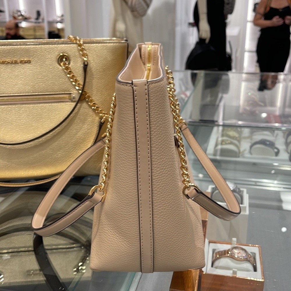 MICHAEL KORS
Jet Set Medium Front Zip Pebbled Leather Chain Tote Bag
Buff
NWT - Picture 14 of 16